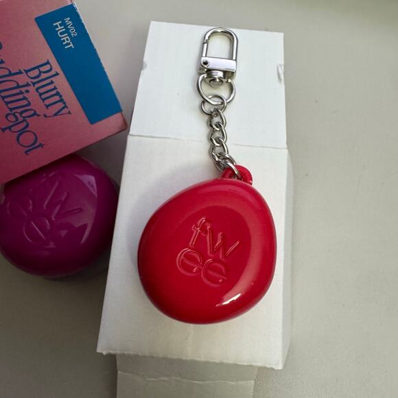 Fwee Blurry Pudding Pot - MV02 HURT + Red Keyring/Keychain - Picture 3 of 8